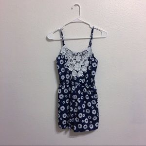 Lacey, daisy romper